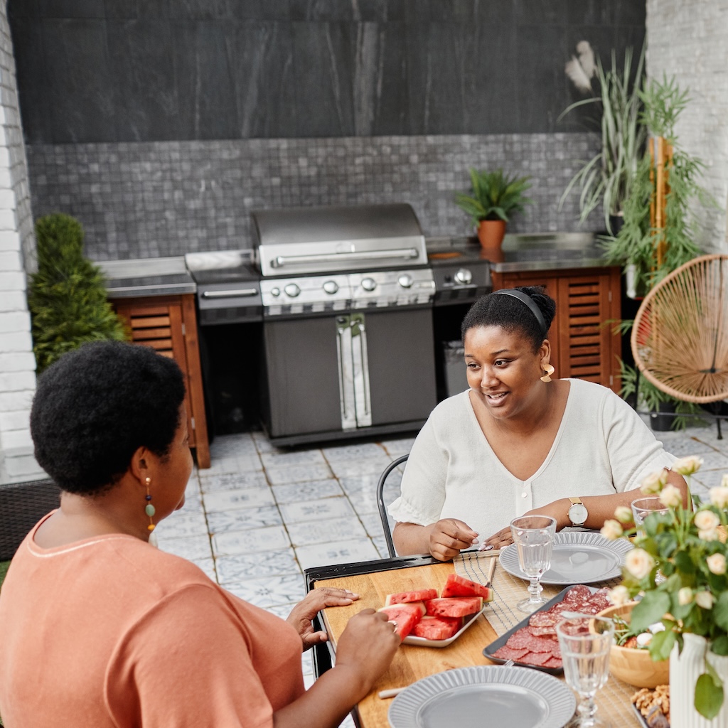 family-dining-outdoors-2025-03-10-00-37-55-utc